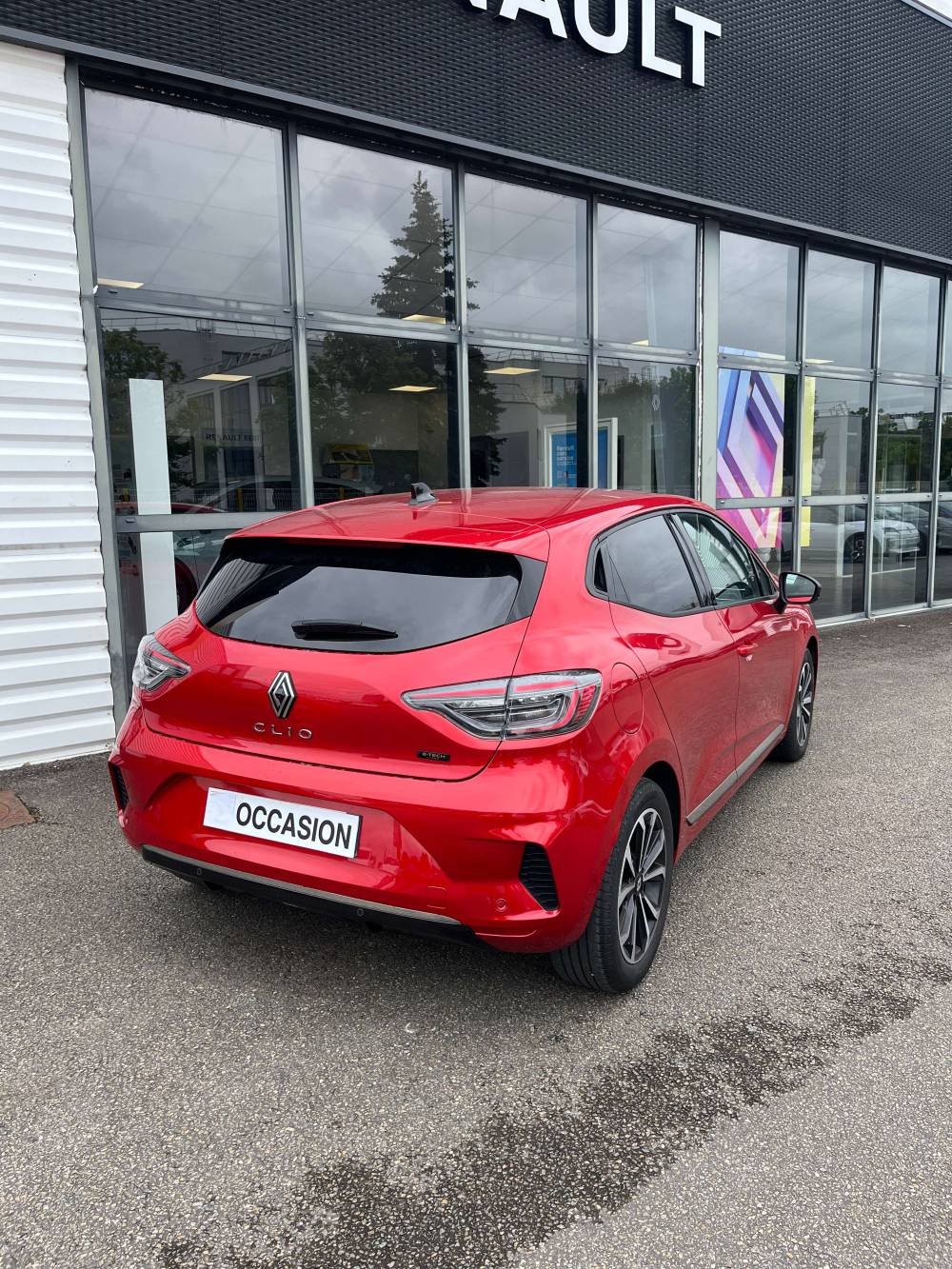 Clio Hybr Rent Rouge 4_4_11zon
