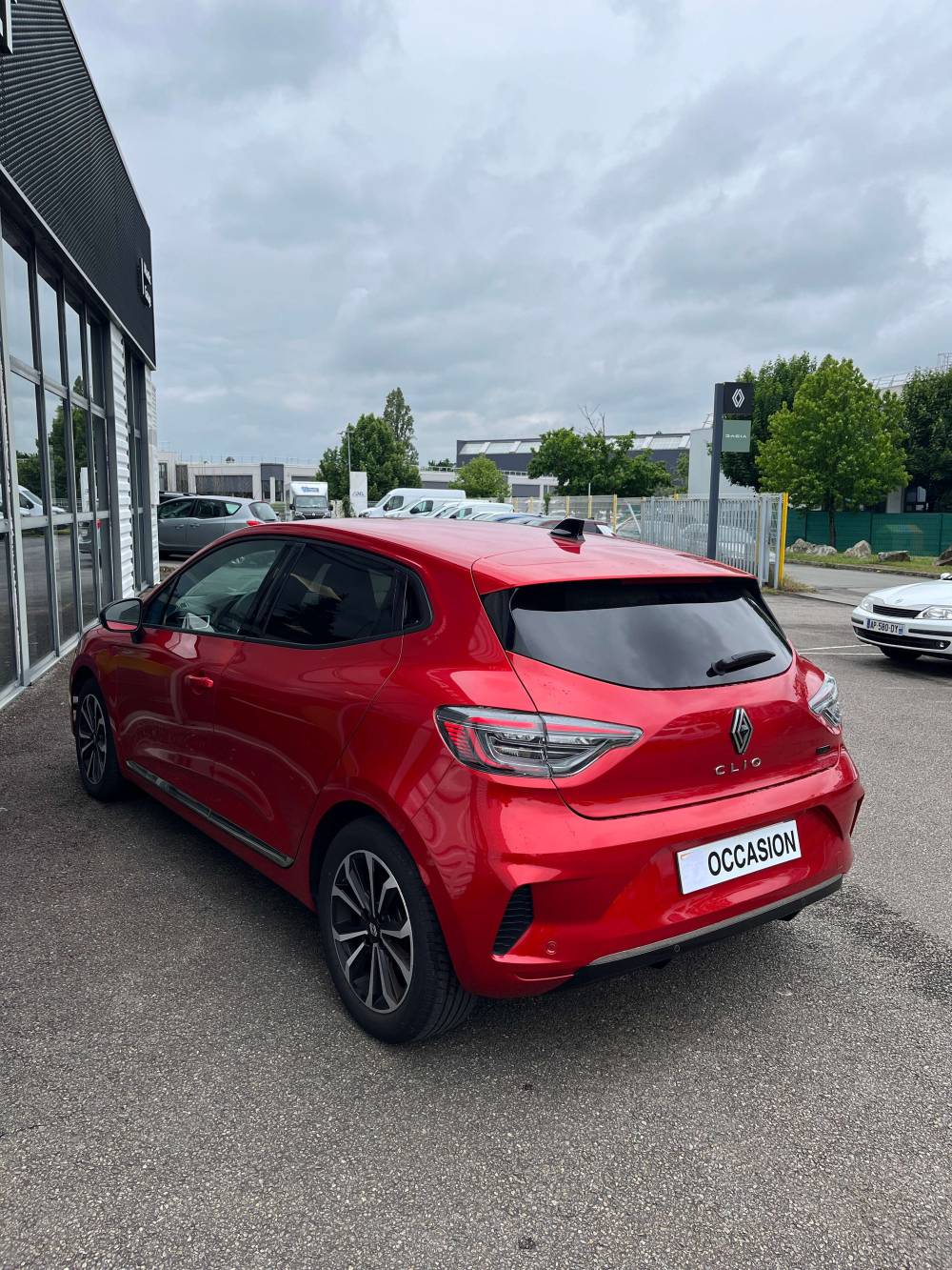 Clio Hybr Rent Rouge 6_6_11zon