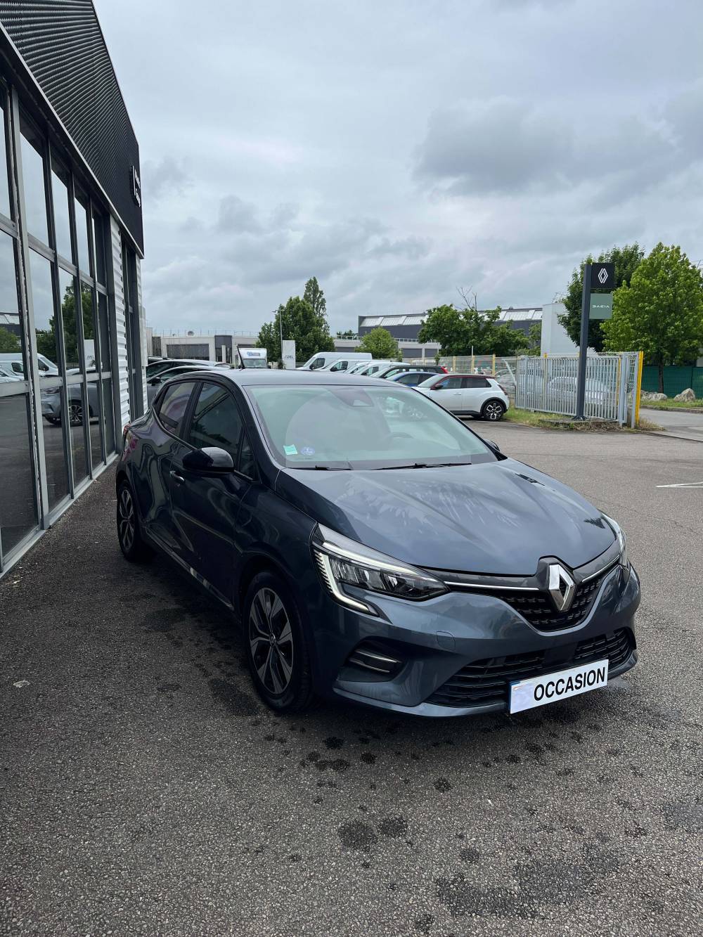 Clio Hybr Rent Grise 6_6_11zon